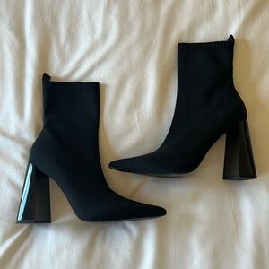 Like new - Zara fabric ankle boots
